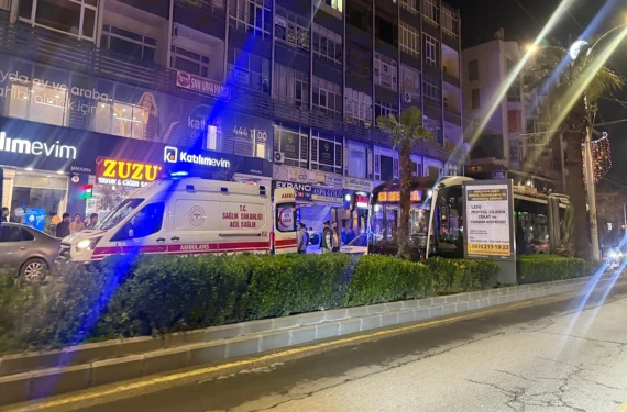 Şişle saldırdı: Yaralılar var...