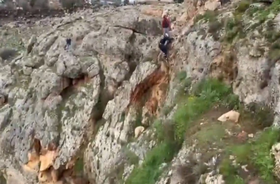 Saatlerce ulaşmaya çalıştılar