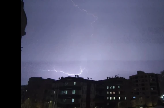 Şimşek, yağmur, dolu...