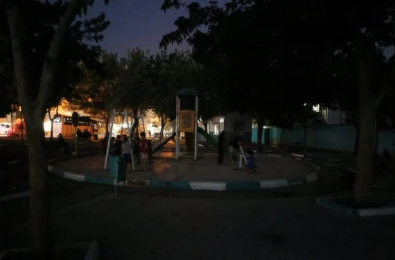Gündüz sıcak, gece karanlık...