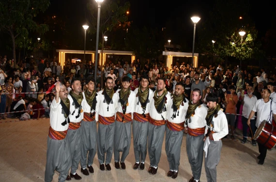 Türküler söylendi, halaylar çekildi...