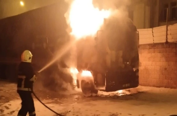 Birden alev aldı...