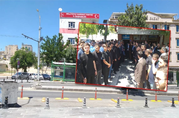 İl binası önünde yoğun kalabalık