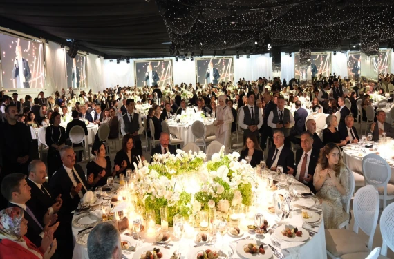 Yılın düğününde futbolun efsaneleri yan yana: