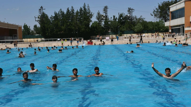 Siverek’te olimpik yüzme havuzu hizmete açıldı