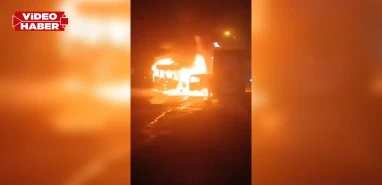 Şanlıurfa'da 2 otomobilin çarpıştığı kazada yangın çıktı: Yaralılar var...