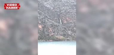 Şanlıurfa'da gören hayran kaldı: Sağanak sonrası doğal şelale oluştu