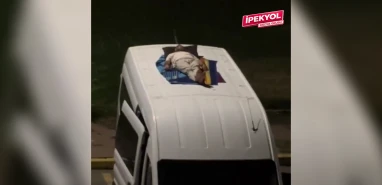 Şanlıurfa’da aşırı sıcaklar akıl sınırlarını zorladı: Çareyi aracın üstünde buldu!