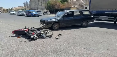Şanlıurfa'da otomobil ile motosiklet çarpıştı: Yaralı var...