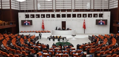 TBMM'de devamsızlık yapan vekillere maaş ve yolluk kesintisi geliyor