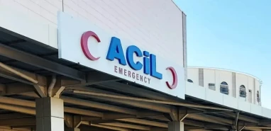 Şanlıurfa’da iki otomobil çarpıştı! Sürücü yaralandı…