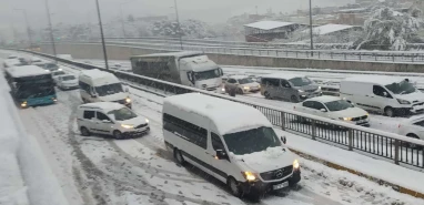 Şanlıurfa’da kar kazaları peş peşe geldi! Onlarca araç yollarda mahsur kaldı