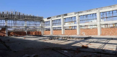 Karaköprü'de kapalı spor salonu inşaatı hızla yükseliyor