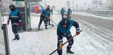 Eyyübiye’de karla mücadele ekipleri sahada