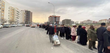 Urfa’da temiz içme suyu kuyruğu