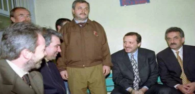 Eski milletvekili AK Parti'den ihraç edildi! İhracını bu fotoğrafla duyurdu