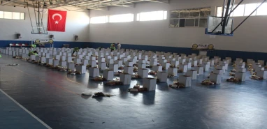 Akçakale'de 300 aileye gıda yardımı