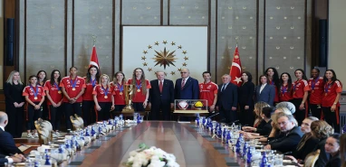 Cumhurbaşkanı Erdoğan, şampiyon millî voleybolcuları kabul etti