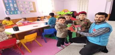 Şanlıurfa'da minik yüreklerden büyük yardım!