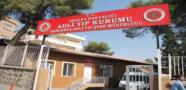 Şanlıurfa’da feci olay:   Lastik değişimi için girdiği tırın altında can verdi!