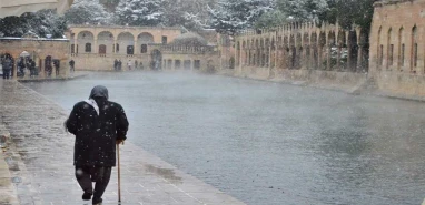 Şanlıurfa’da kent merkezinde yağmur başladı!