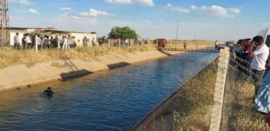 Sulama kanalında eşini kurtarmak isterken boğuldu