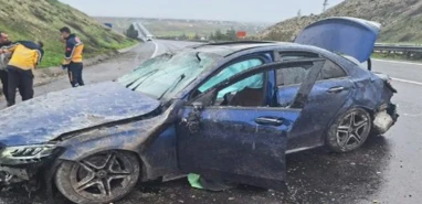 Gaziantep-Şanlıurfa yolunda otomobil kontrolden çıktı!