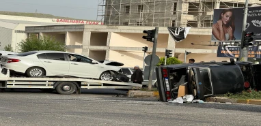 Şanlıurfa’da ilginç kaza! Otomobil yan yattı