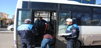 Şanlıurfa’da otobüslere “65 yaş üstü” denetimi