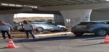 Şanlıurfa’da yine aynı kavşak yine kaza: Yaralı var