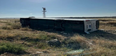 Şanlıurfa’da güne korkunç kazayla başladı!  Yolcu otobüsü devrildi, yaralılar