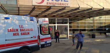 Bozova’da traktör devrildi: Yaralılar var