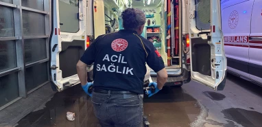 Akrebin soktuğu çocuk yaşam savaşı veriyor