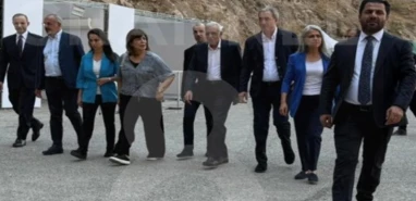 Ahmet Türk ve diğer siyasi isimlerin yurt dışı yasağı kalktı! Tören için...