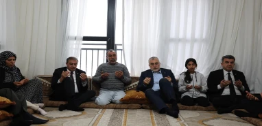 Bakan Işıkhan Şanlıurfa’da depremzede aileye misafir oldu