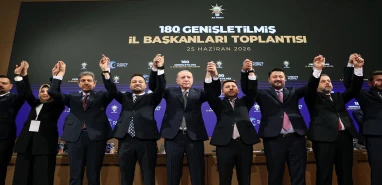 3 belediye başkanı resmen AK Parti’de! Rozetleri Cumhurbaşkanı Erdoğan taktı