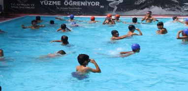 Akçakale’de hem serinlik hem eğitim