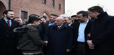 Seçim çalışmalarına başladı! Önce Hacı Bayram Veli Camii sonra Anıtkabir