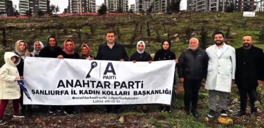 Anahtar Parti Şanlıurfa’dan anlamlı etkinlik: Kadınlar için fidanlar toprakla buluştu