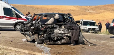 Ankara'da iki araç kafa kafaya çarpıştı: 1 ölü, 4 yaralı
