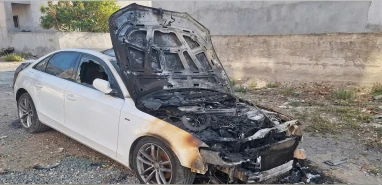 Şanlıurfa’da park halindeki otomobil kurşunlanıp ateşe verildi!