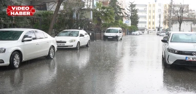 Şanlıurfa’da aniden bastırdı! Sağanak  ve dolu şehri esir aldı