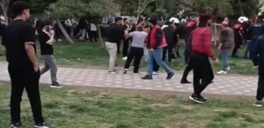 Şanlıurfa’da AVM önünde kavga! Ortalık savaş alanına döndü