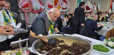 Tekirdağ'da Şanlıurfa rüzgarı: 1 ton çiğ köfte ikram edildi