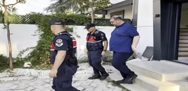 Menderes Belediye Başkanı İlkay Çiçek görevden uzaklaştırıldı