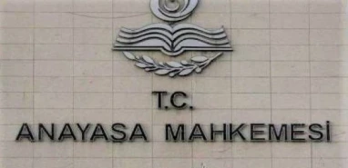 AYM'den dezenformasyon yasası kararı