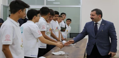 Depremzede öğrencileri ağırladı