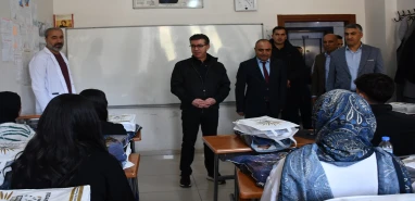 Siverek’te gençlerin üniversite hayaline kitapla katkı