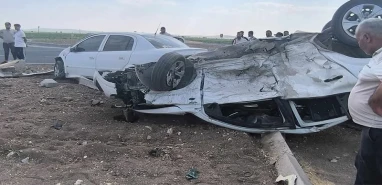 Şanlıurfa'da iki otomobil çarpıştı! Yaralılar var (29.07.2025)