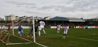 Siverek Belediyespor doldu dizgin: Kayıpsız devam ediyor